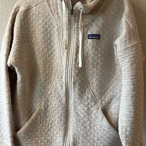 Patagonia Light Gray Quilted Hoodie good conditions